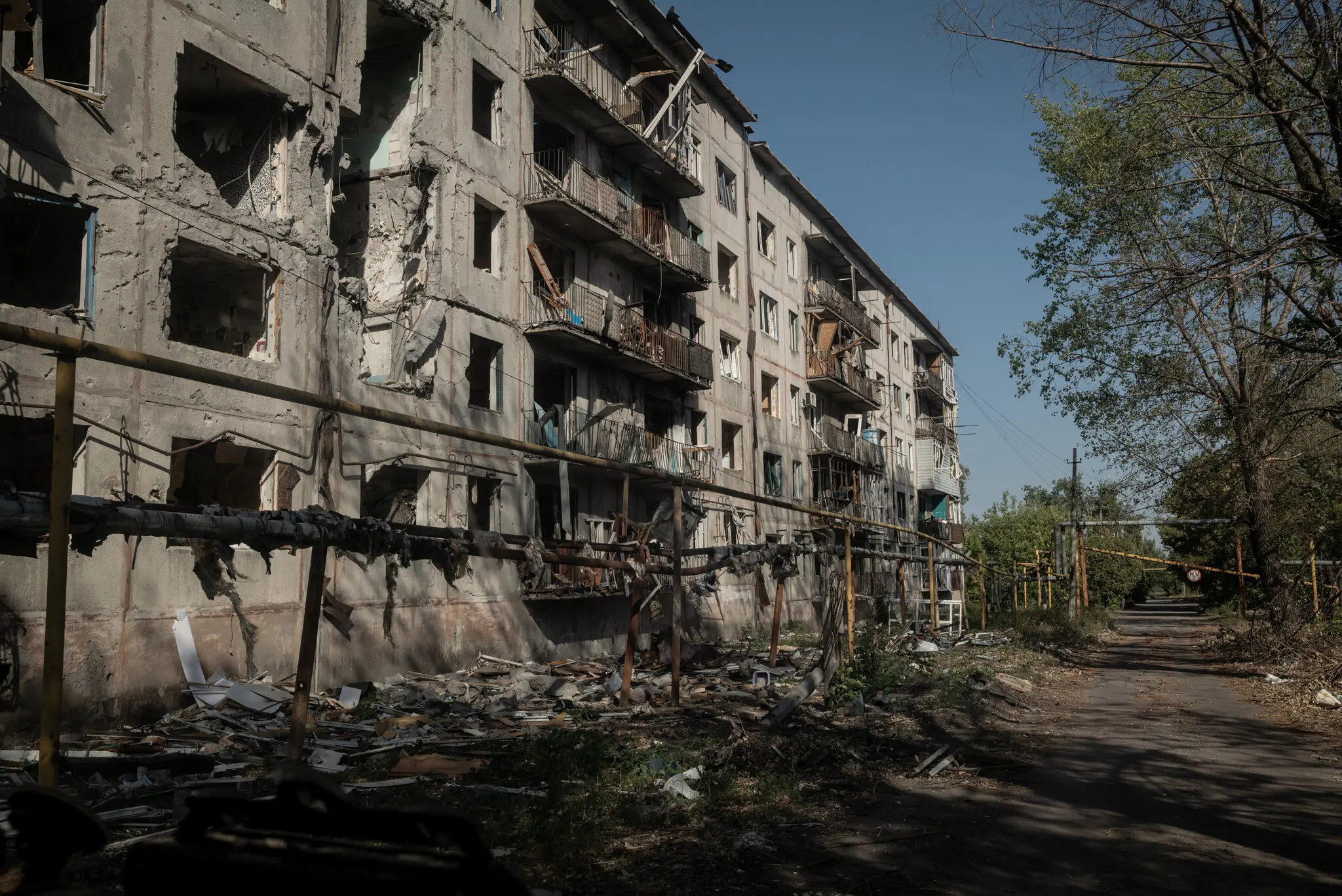 Бої у серці Мирнограда: війська РФ стягують важку техніку та нарощують тиск на півночі Донеччини